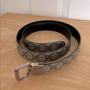 Gucci Men's Reversible Classic Brown GG Monogram to Solid Black Belt